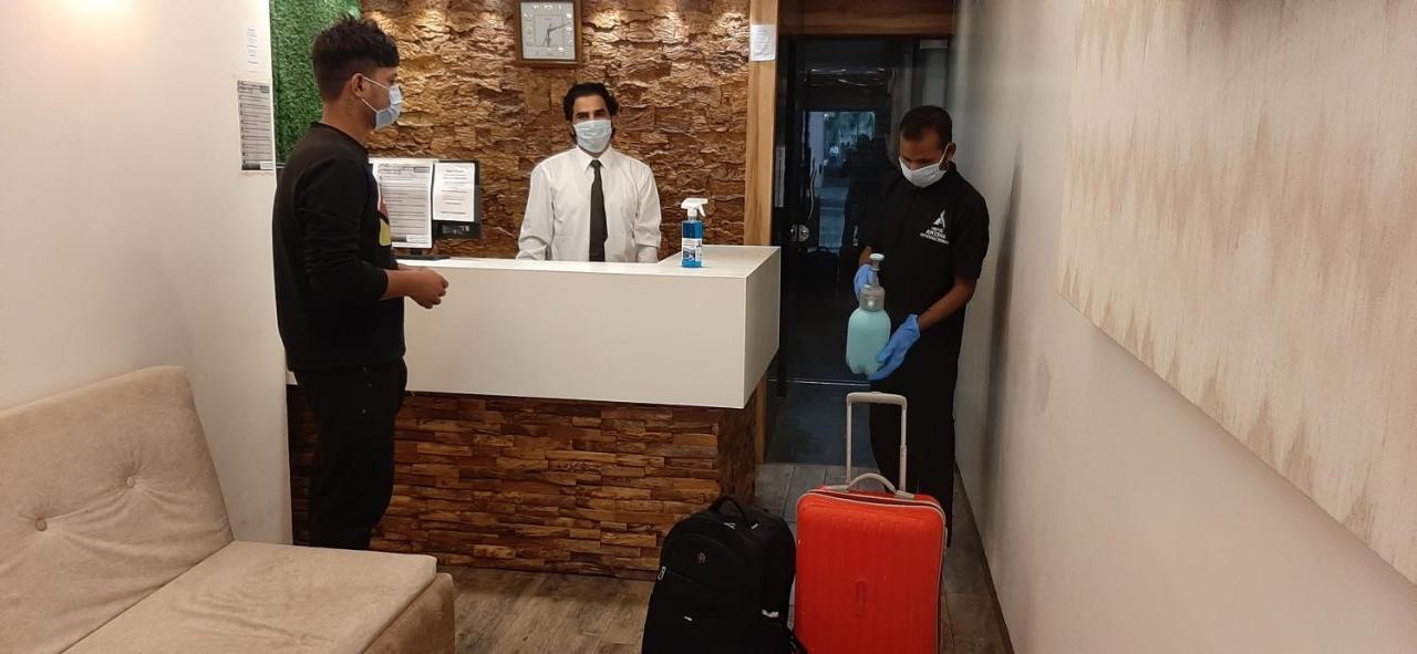 Hotel Amisha International Surat Eksteriør billede