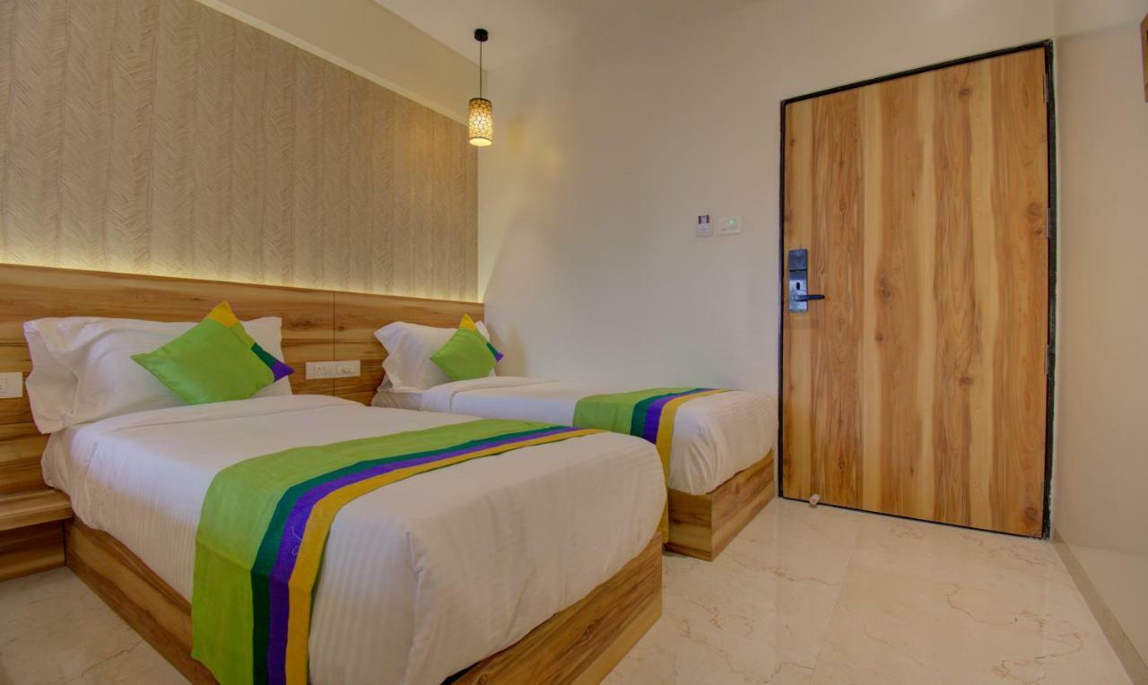 Hotel Amisha International Surat Eksteriør billede