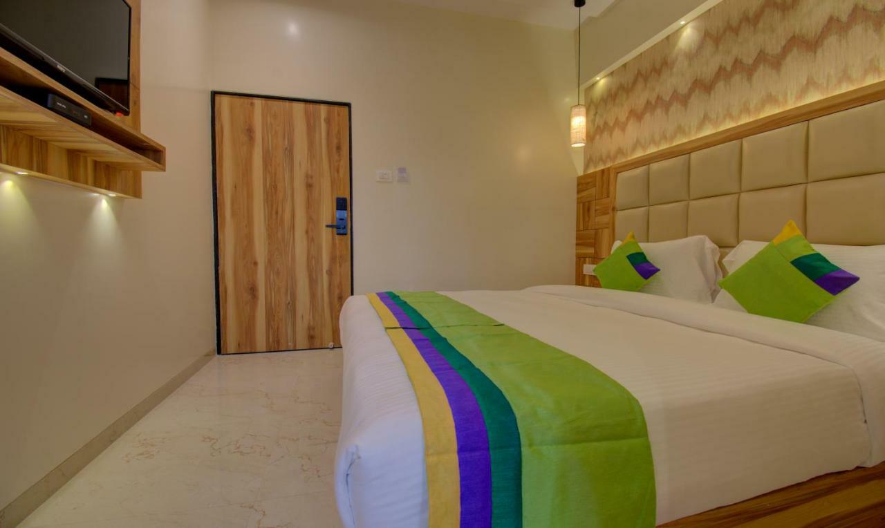 Hotel Amisha International Surat Eksteriør billede