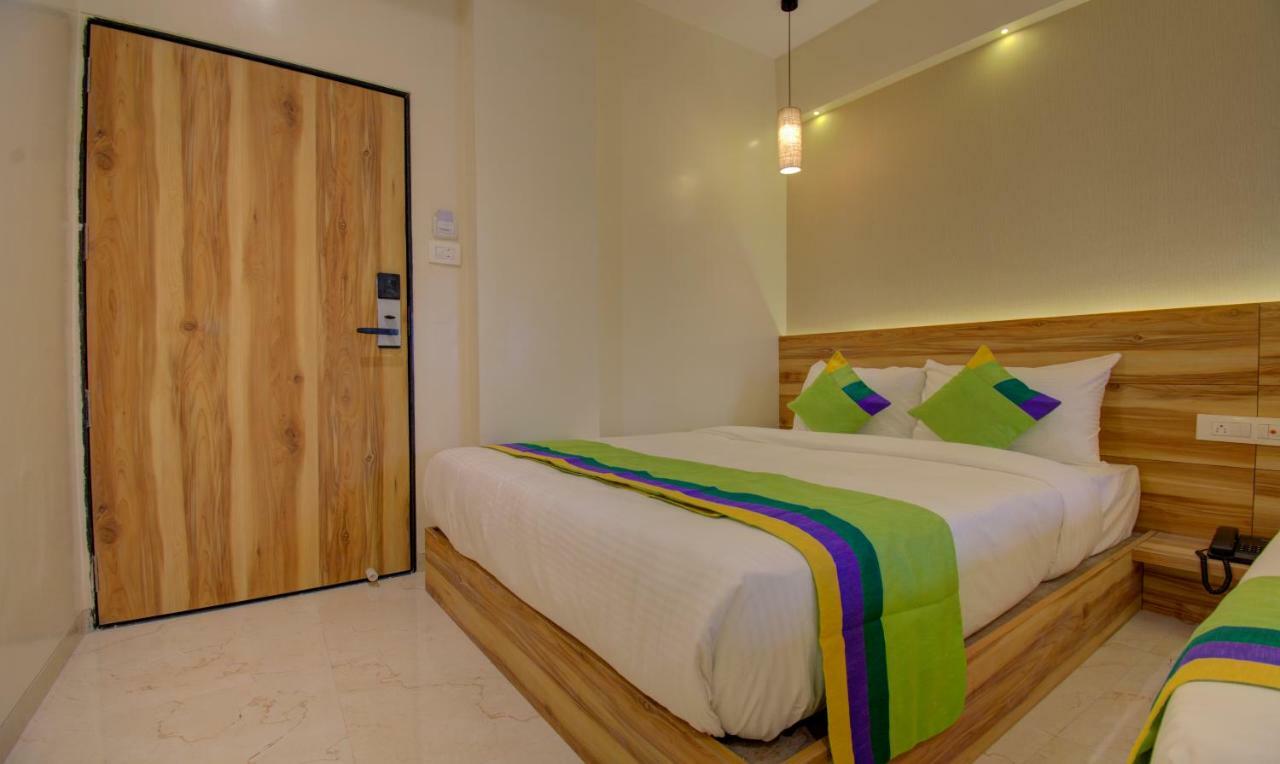 Hotel Amisha International Surat Eksteriør billede