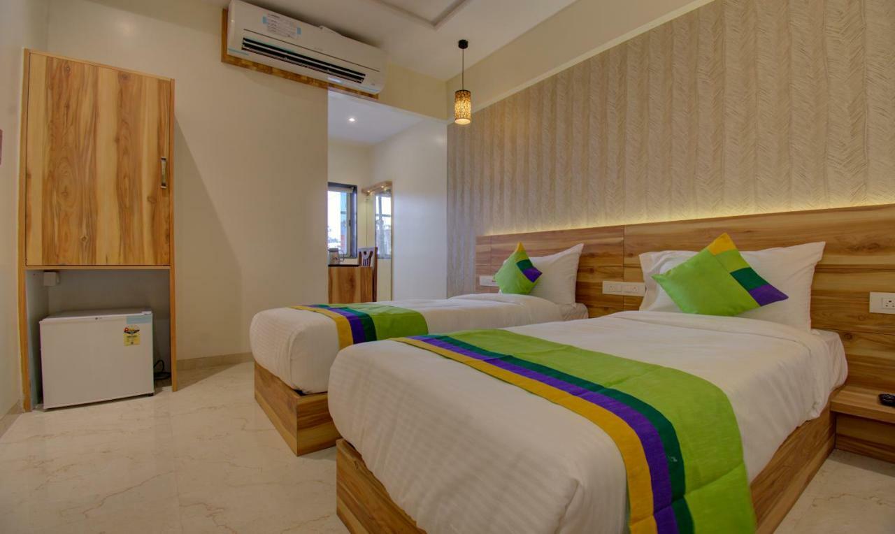 Hotel Amisha International Surat Eksteriør billede