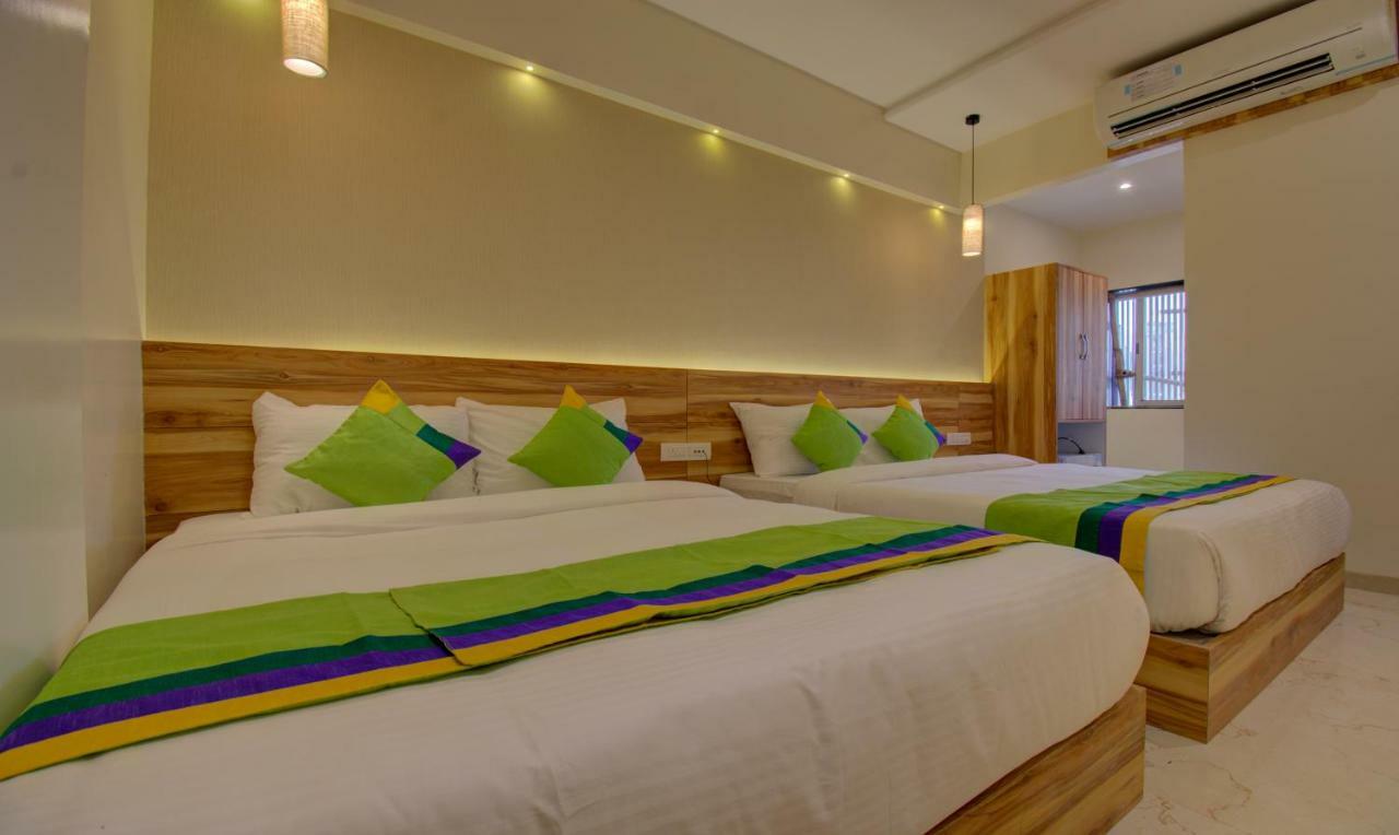 Hotel Amisha International Surat Eksteriør billede