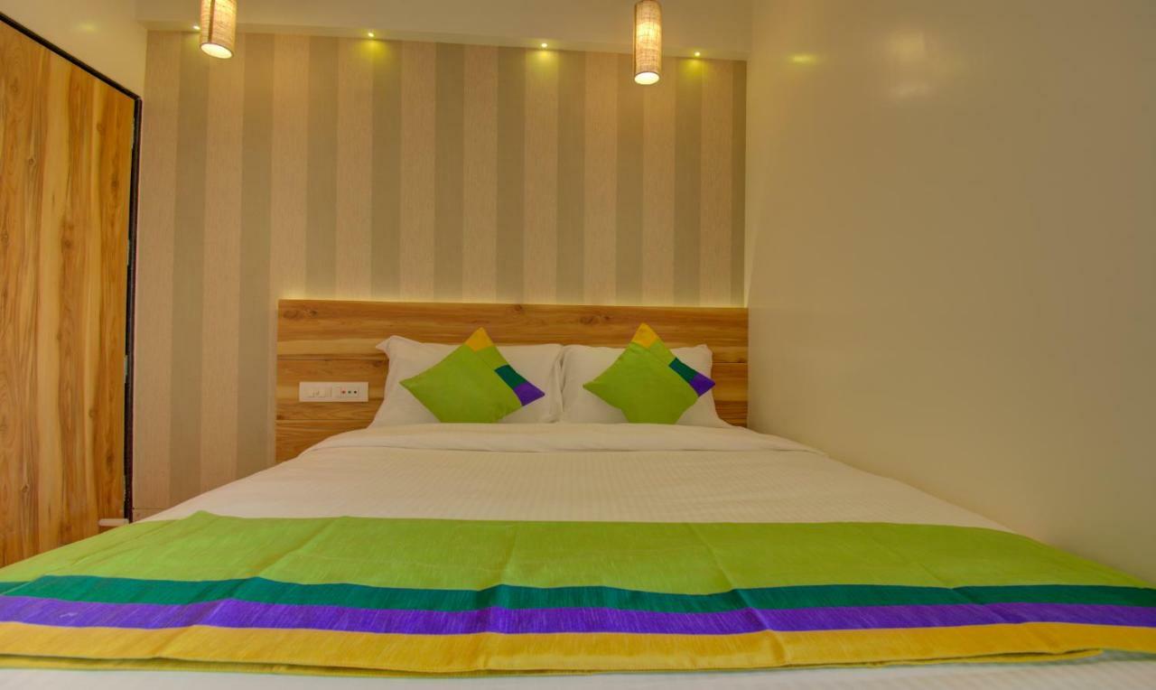 Hotel Amisha International Surat Eksteriør billede