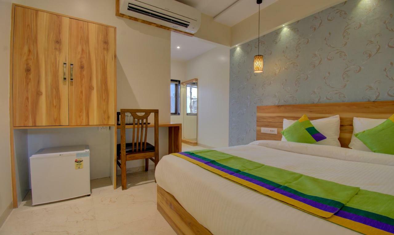 Hotel Amisha International Surat Eksteriør billede