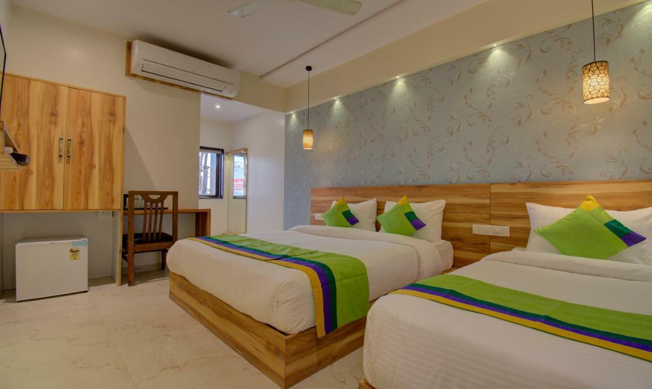 Hotel Amisha International Surat Eksteriør billede