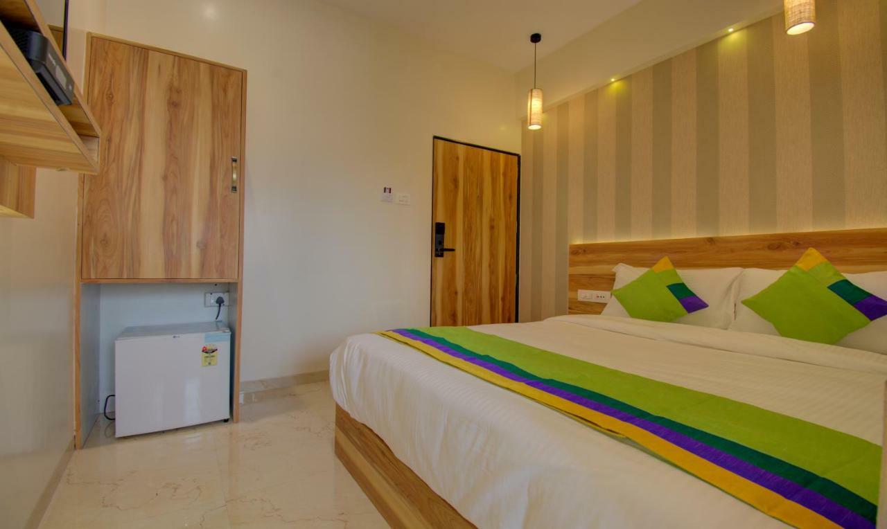 Hotel Amisha International Surat Eksteriør billede