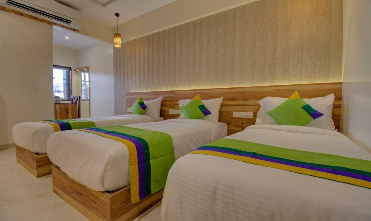 Hotel Amisha International Surat Eksteriør billede