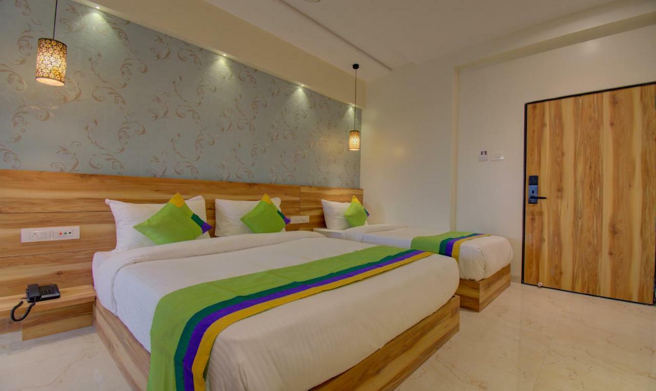 Hotel Amisha International Surat Eksteriør billede