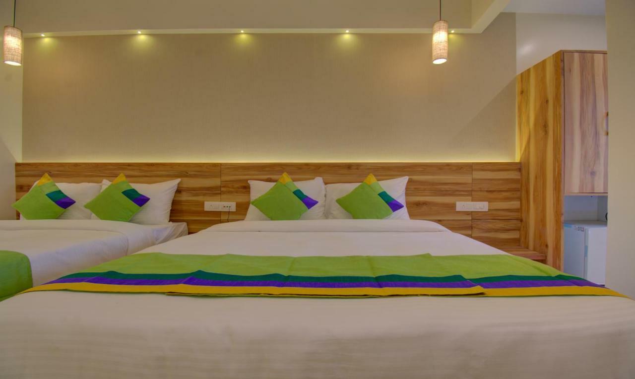 Hotel Amisha International Surat Eksteriør billede