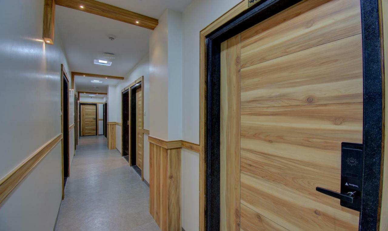Hotel Amisha International Surat Eksteriør billede