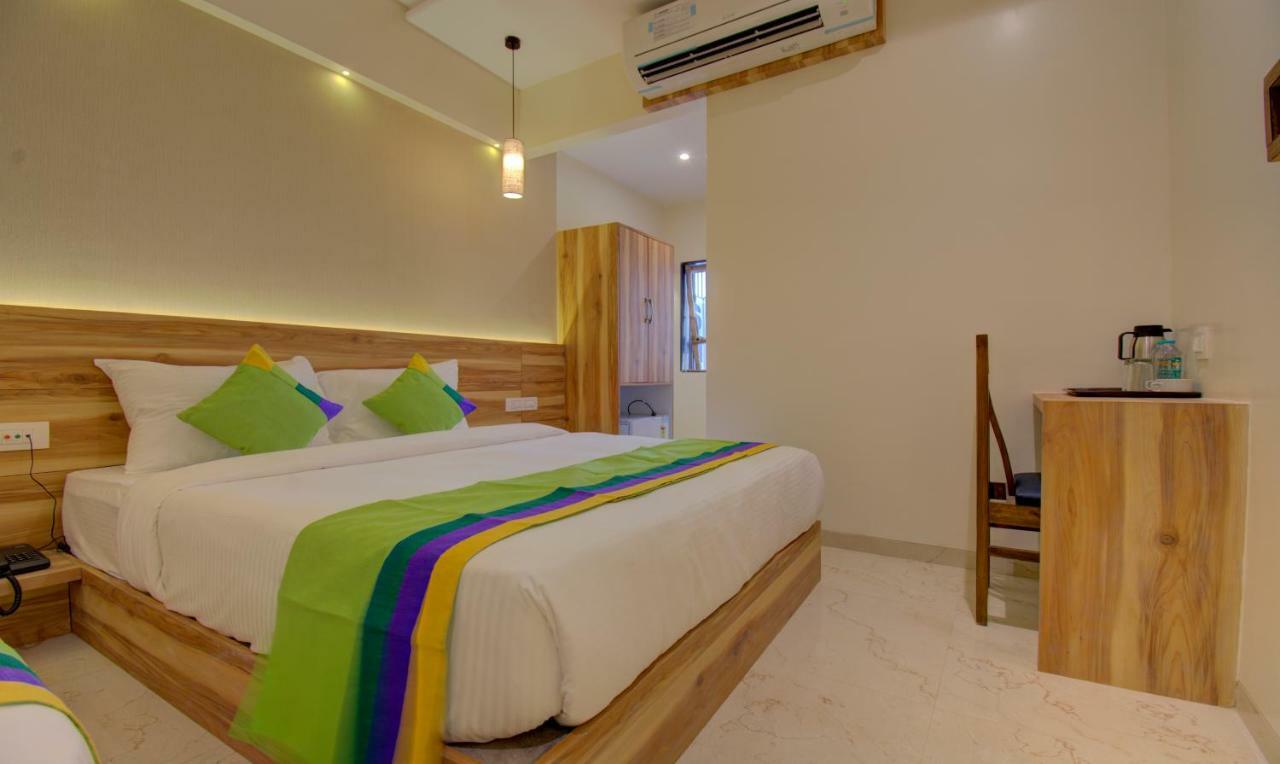 Hotel Amisha International Surat Eksteriør billede