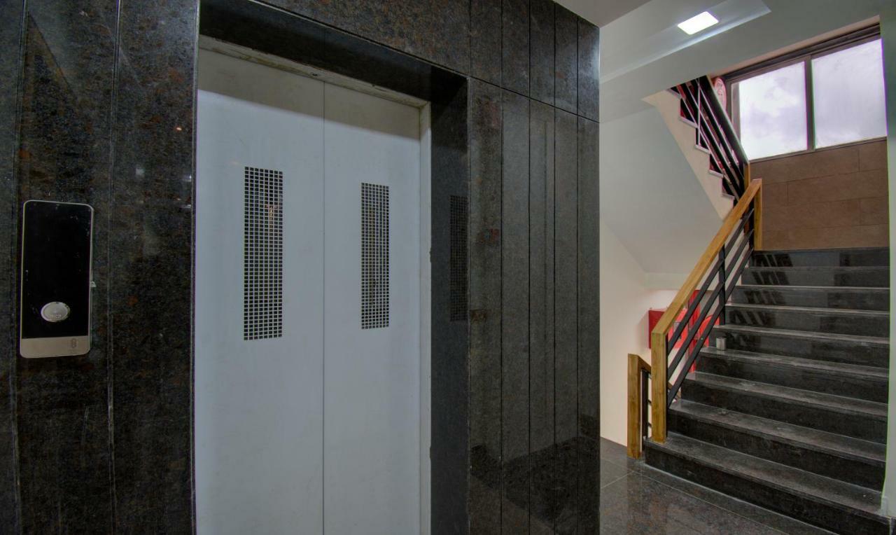 Hotel Amisha International Surat Eksteriør billede