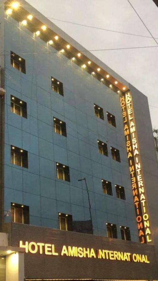 Hotel Amisha International Surat Eksteriør billede